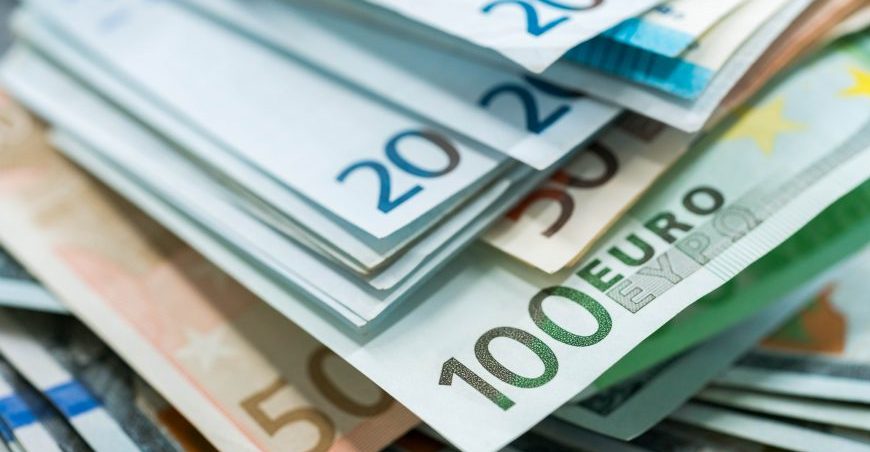 euro-and-usa-dollar-money-banknotes-background-PLD5WLZ-min