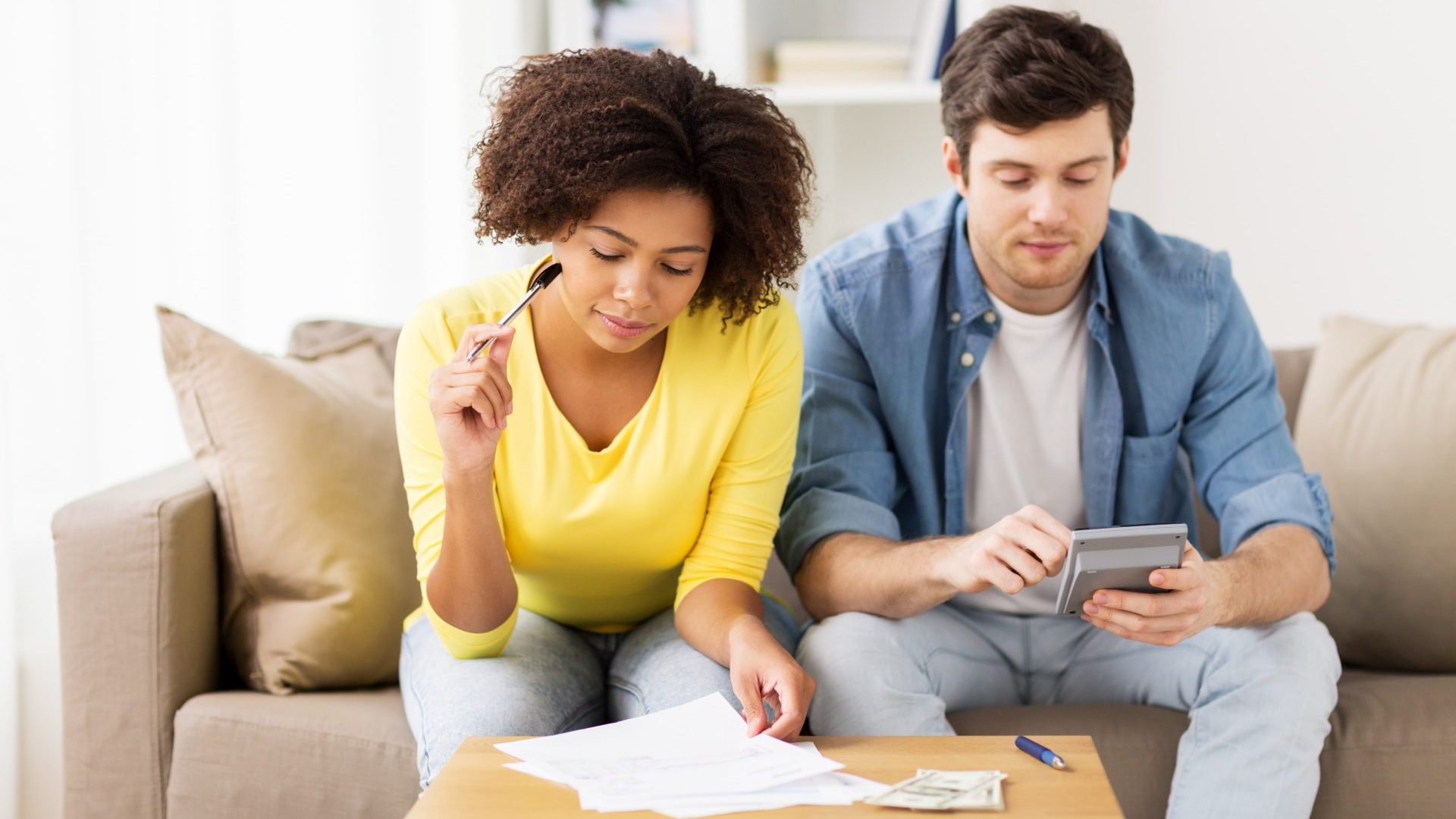 couple-with-papers-and-calculator-at-home-PAJ3JTK-min