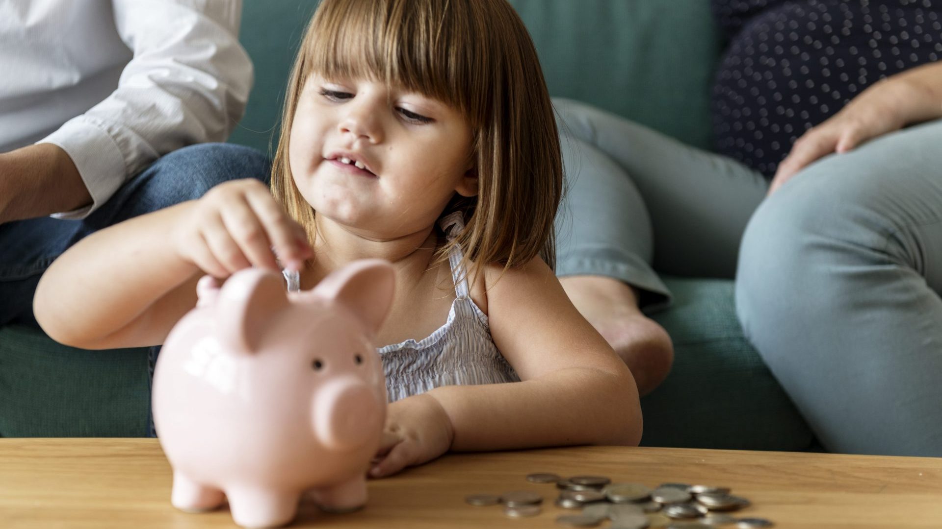 family-saving-money-in-piggy-bank-PGTJQMJ-min