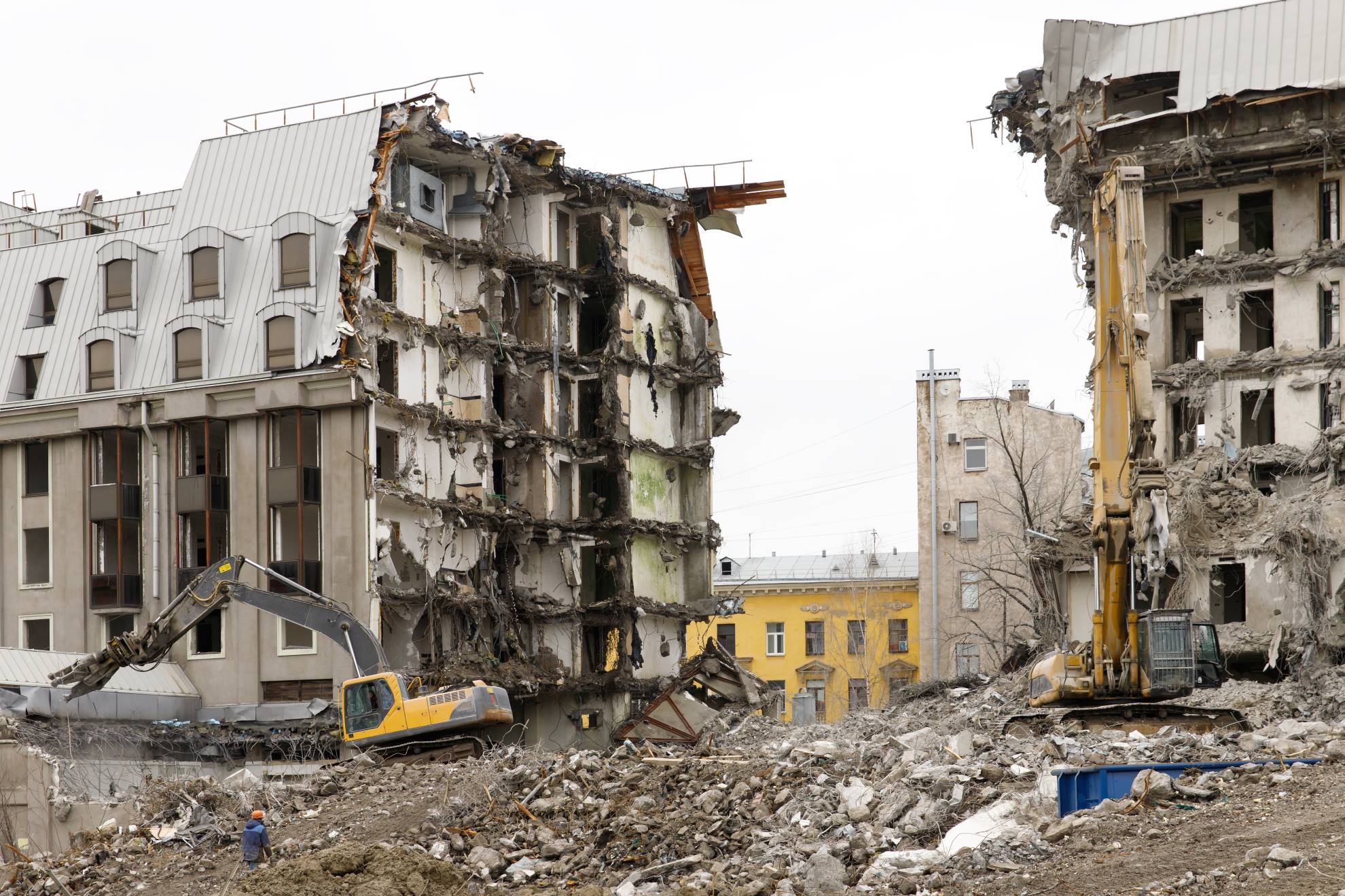 demolition-of-concrete-apartment-building-with-hyd-2022-02-07-10-53-35-utc (1)
