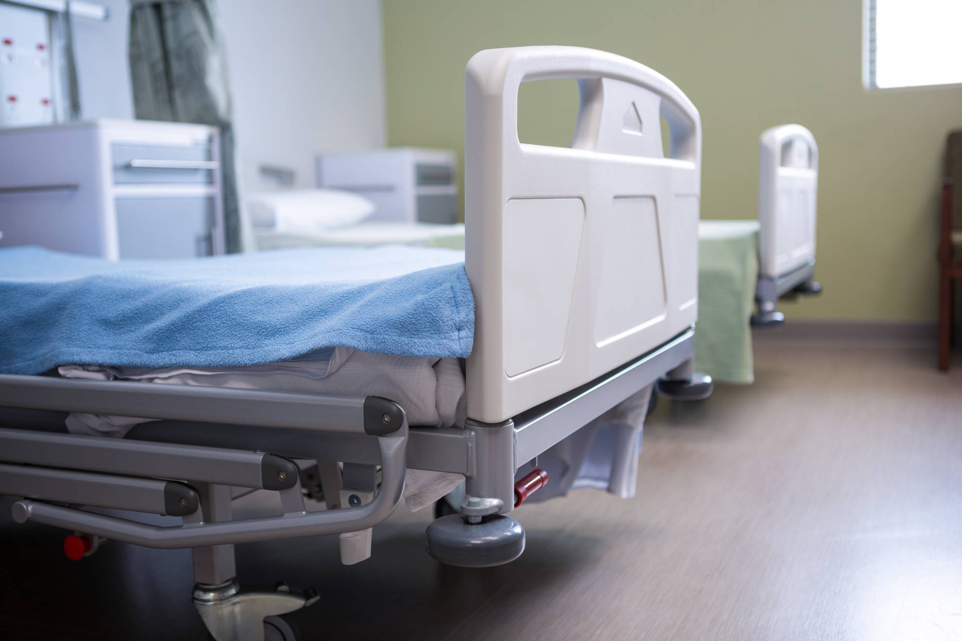 empty-beds-in-ward-at-hospital-2021-08-28-17-23-58-utc (1)