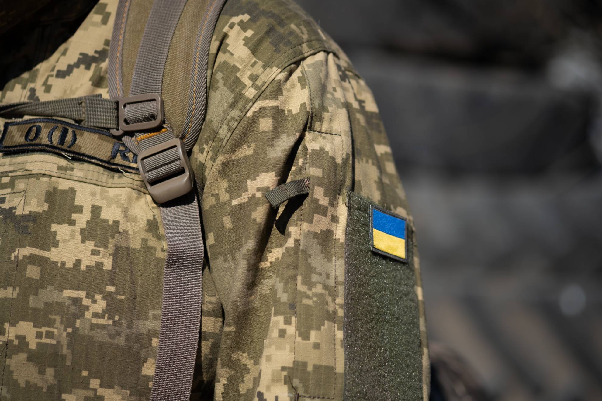 ukrainian-flag-on-a-military-uniform-war-soldier-2022-03-29-23-37-15-utc (1)