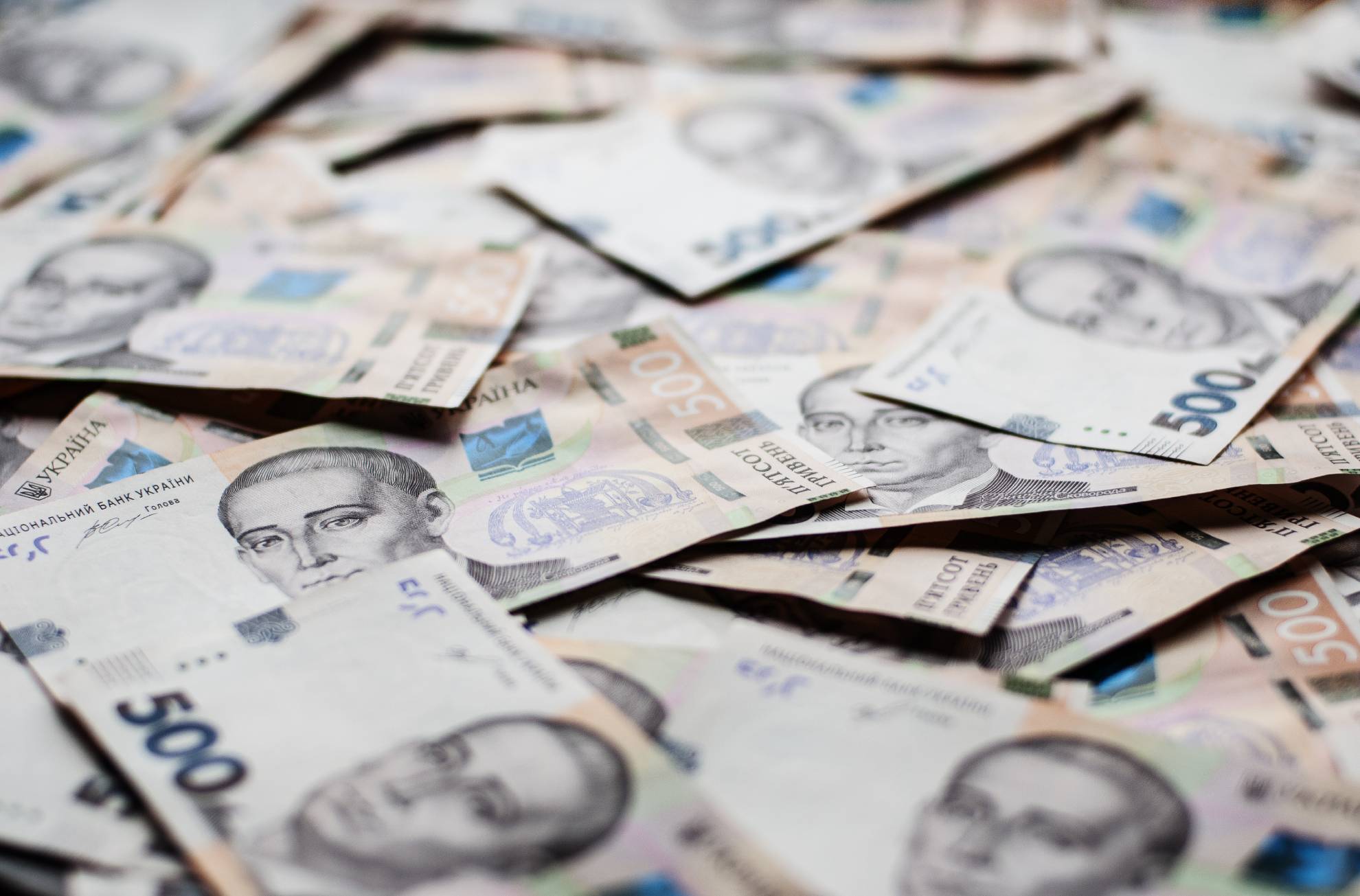 ukrainian-paper-money-bills-of-hryvnias-financial-2021-08-30-01-18-08-utc (1)