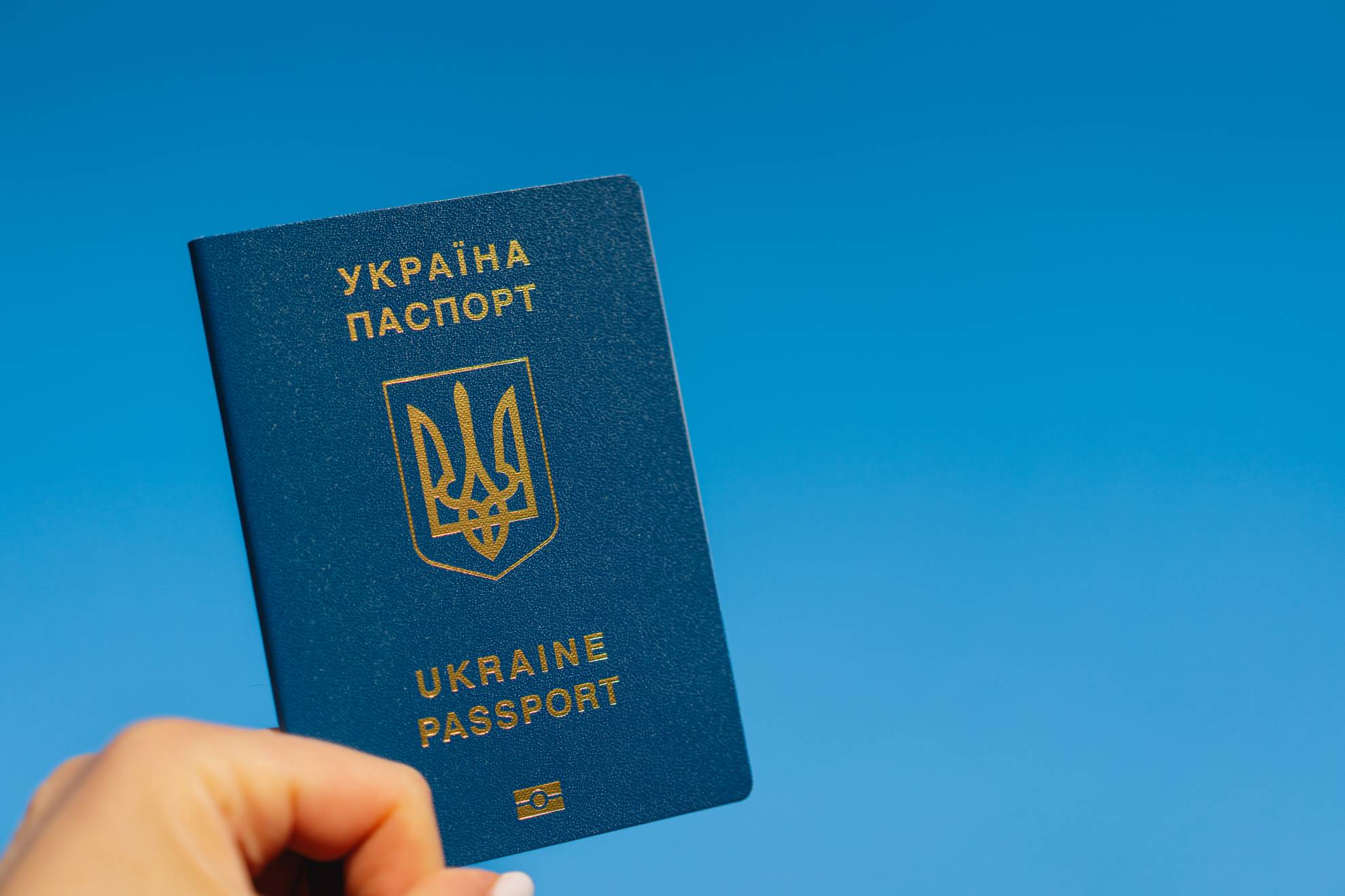 ukrainian-passport-in-hand-ukrainian-2022-04-18-23-43-55-utc (1)