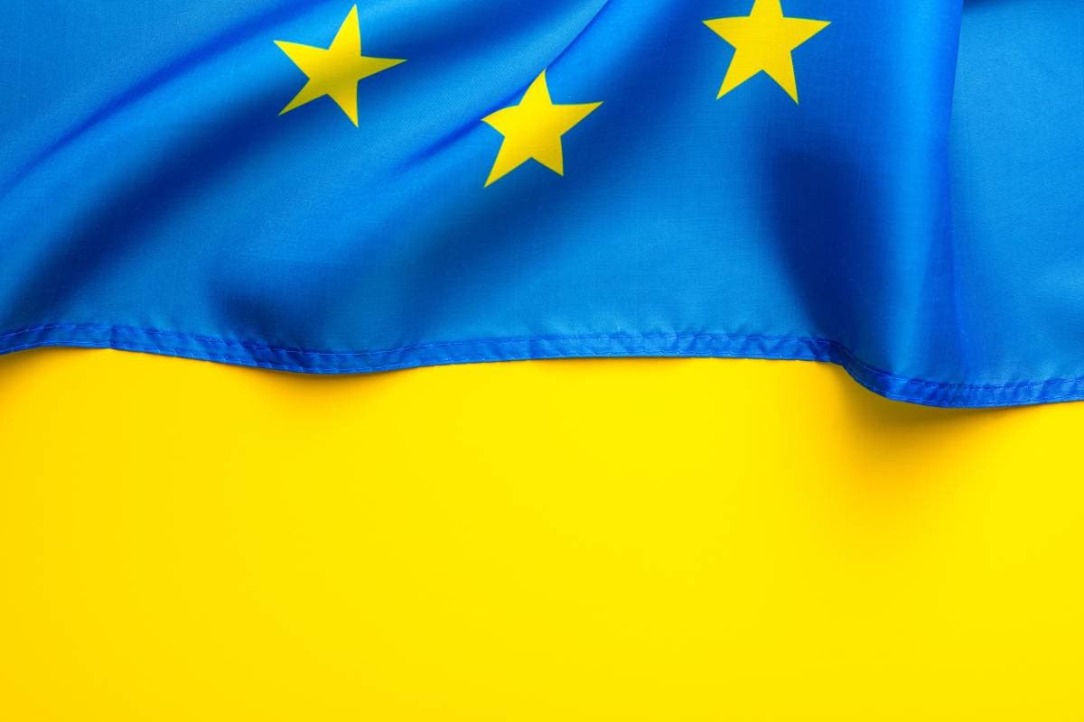 ukrainian-flag-created-from-european-union-flag-p-2023-11-27-05-06-33-utc (1) (1)